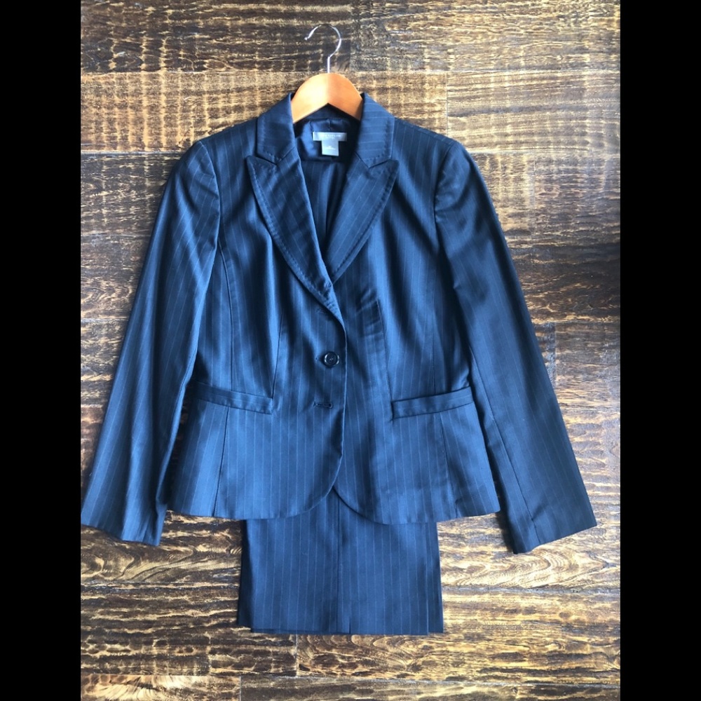 Ann Taylor Navy Pinstripe Suit - Size 8P/10 (EUC)